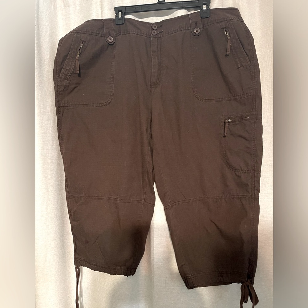 Women’s St.John’s Bay Capri pants 24W